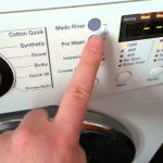 Почему стиральная машина пищит при стирке
